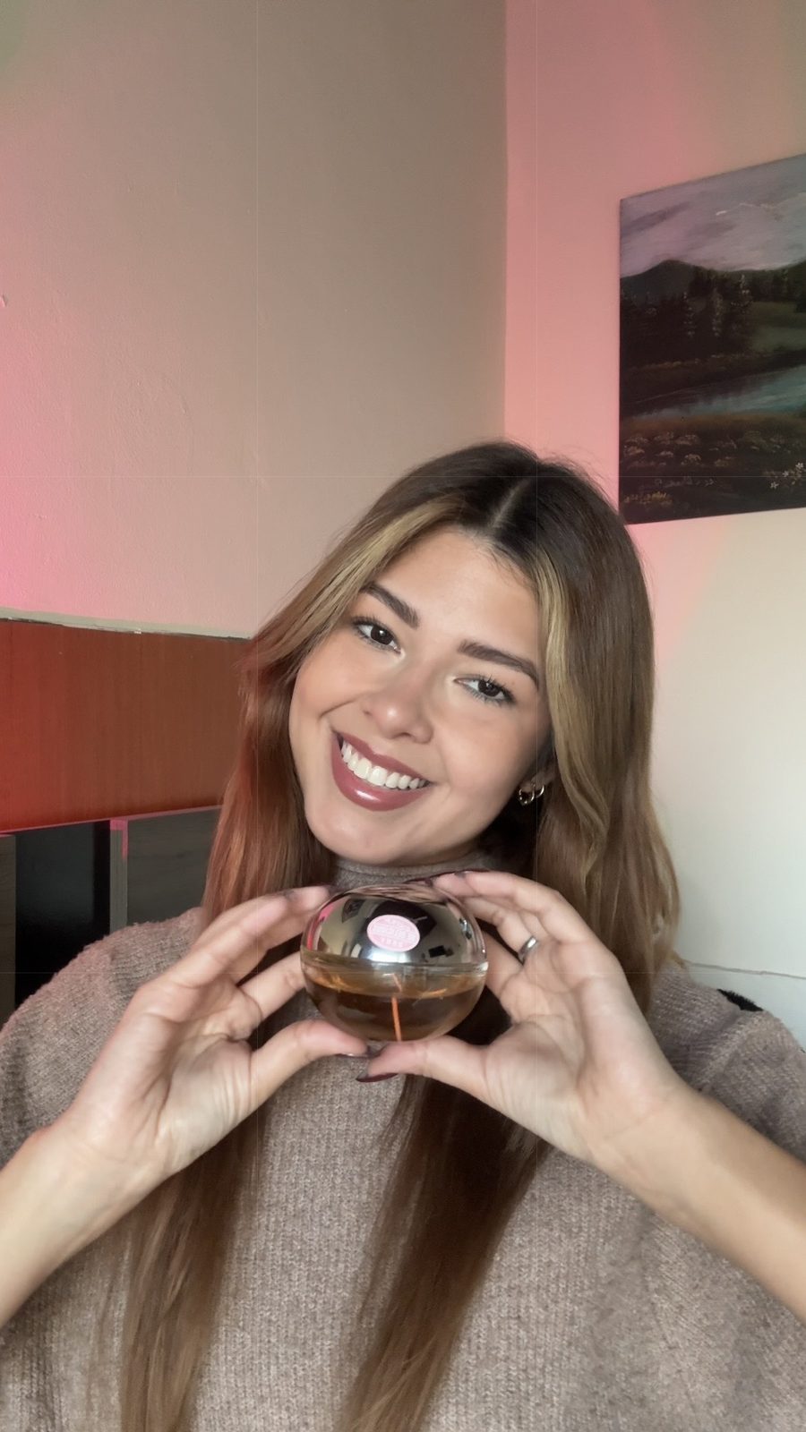 UGC con perfume DKNY Be Delicious