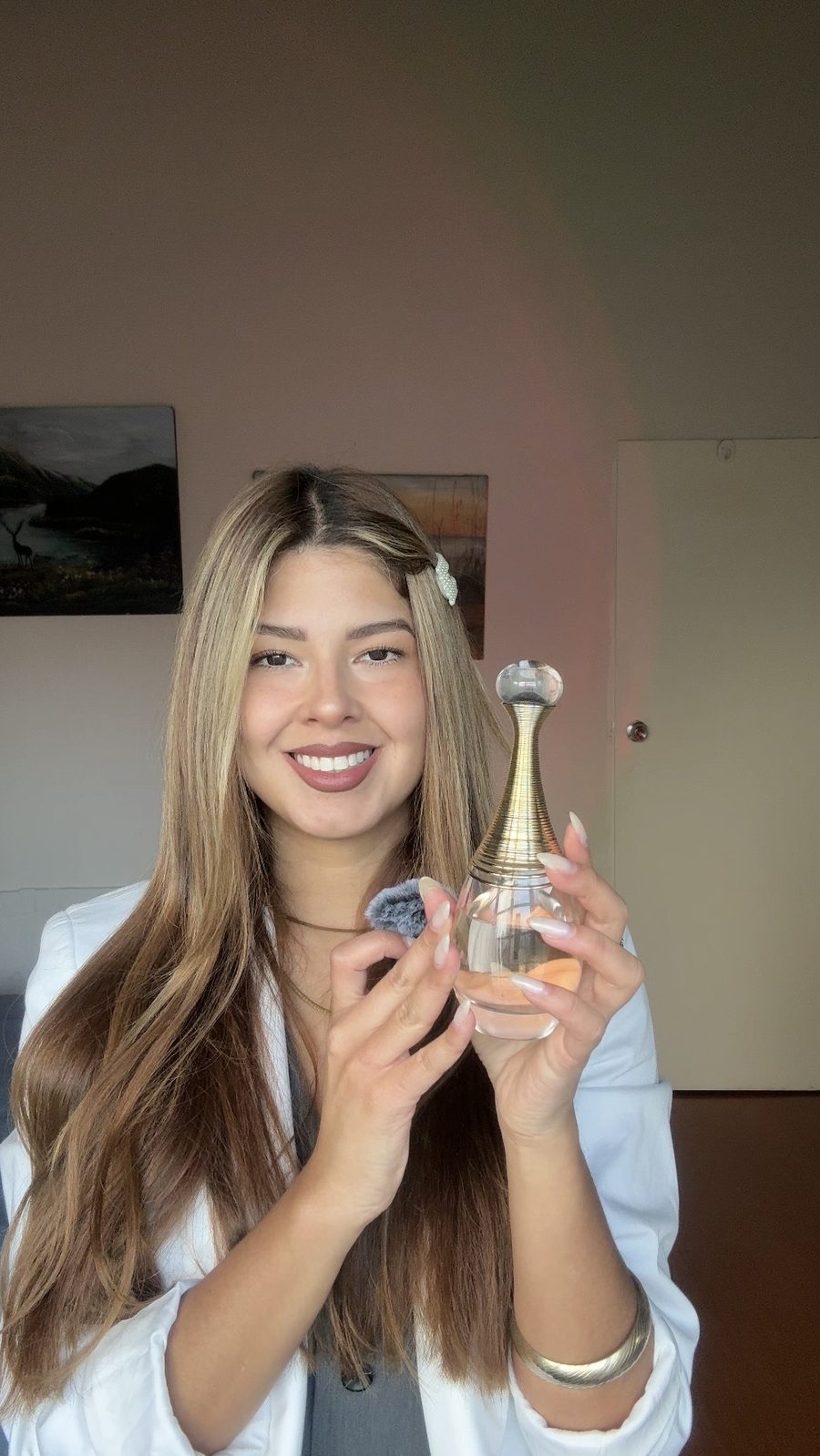 UGC con perfume Dior J'adore